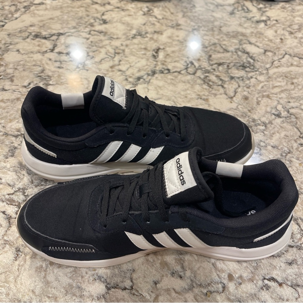 Adidas Retrorun Womens Sneakers Black White Retro Running Shoes EH1859 Size 9.5 - Picture 3 of 15